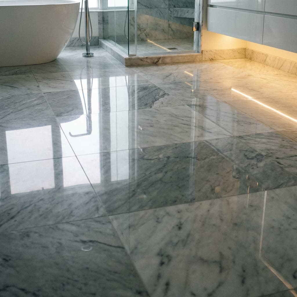 Tiefenreine und polierte Bodenfläche in einer hochwertigen Immobilie